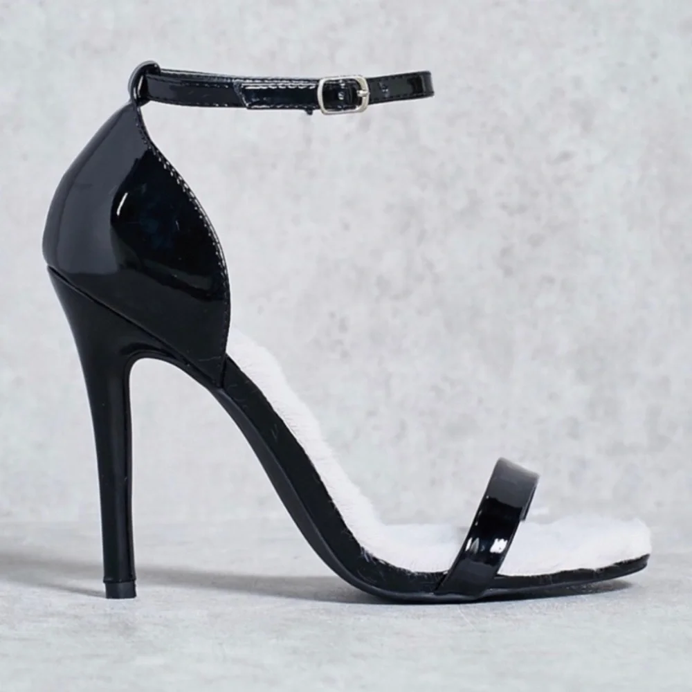 BRAND NEW black fur insole linking stiletto patent leather heels size 8.5
